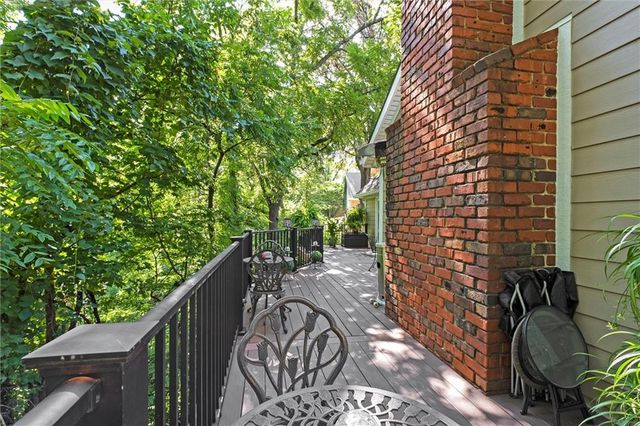 8409 Rosehill Road, Lenexa, KS 66215