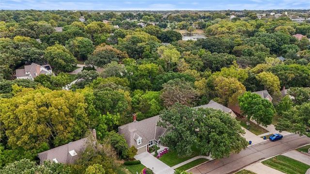 8409 Rosehill Road, Lenexa, KS 66215