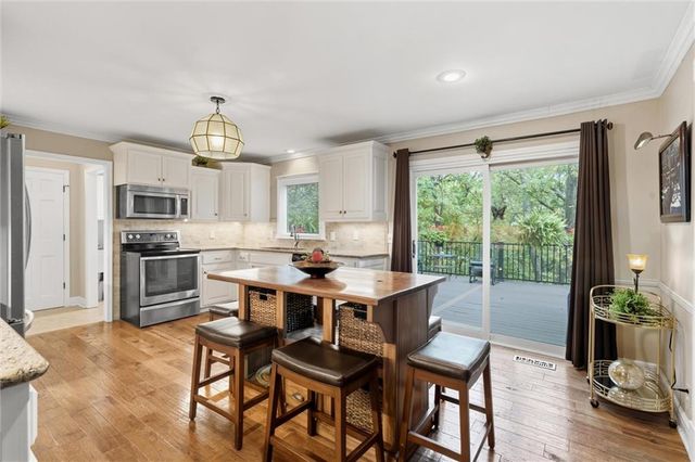 8409 Rosehill Road, Lenexa, KS 66215