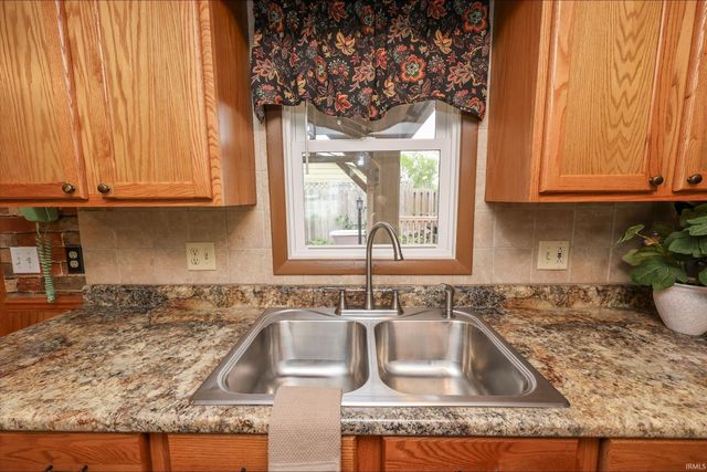 1305 Berwick Lane, New Haven, IN 46774