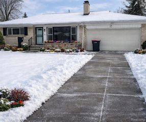 27182 Spring Arbor Drive, Southfield, MI 48076