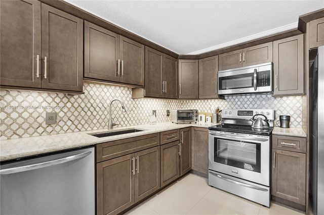 12650 SW 6th St 101K, Pembroke Pines, FL 33027