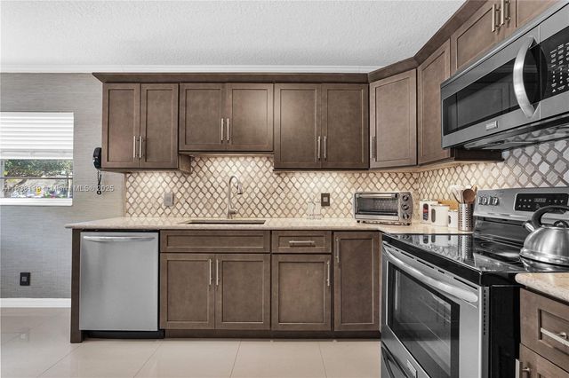 12650 SW 6th St 101K, Pembroke Pines, FL 33027