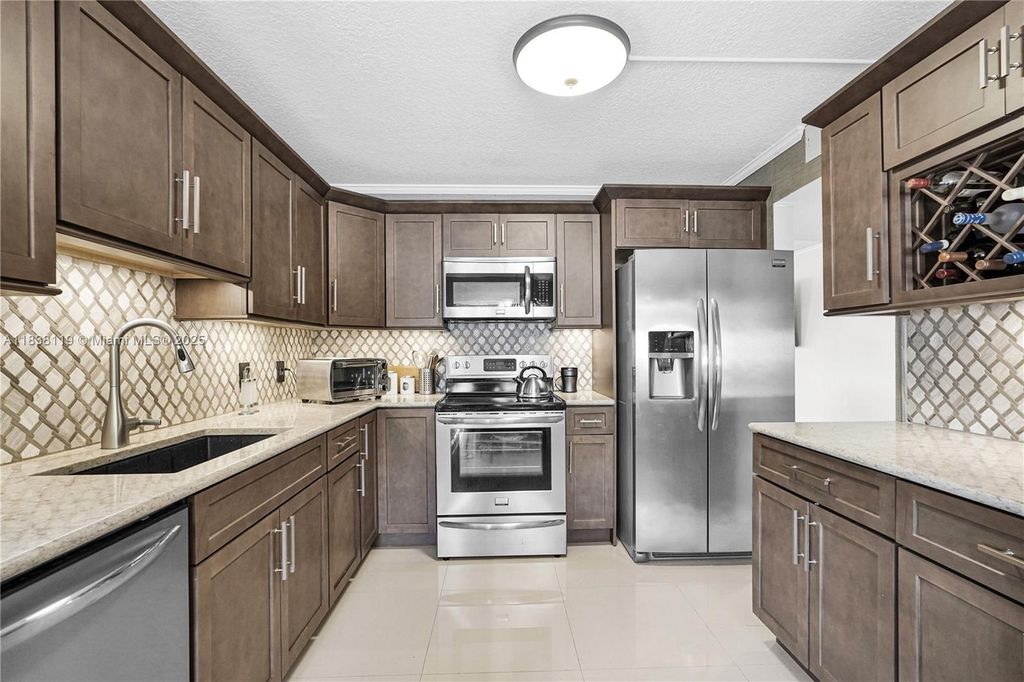 12650 SW 6th St 101K, Pembroke Pines, FL 33027