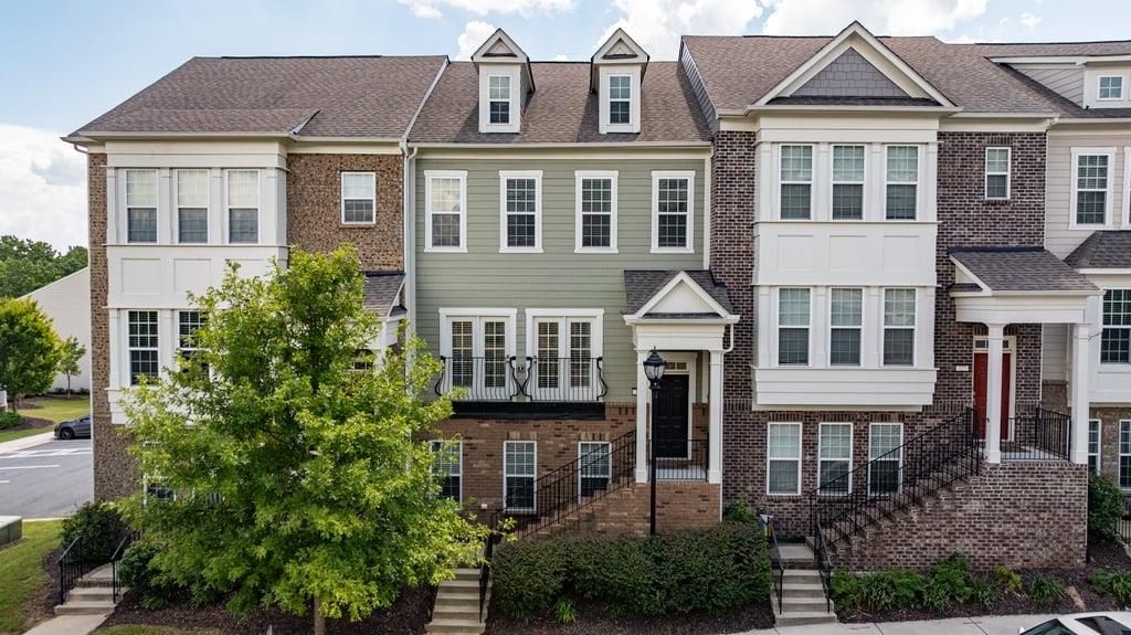327 Hudson Way, Woodstock, GA 30189