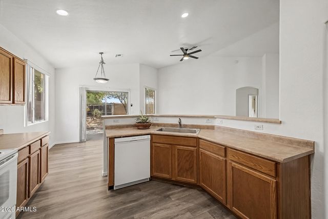 4255 E Cherry Hills Drive, Chandler, AZ 85249