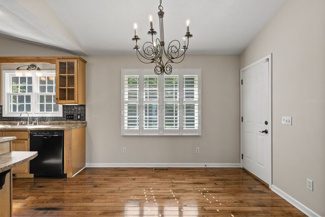 202 Partridge Pt, Cadiz, KY 42211