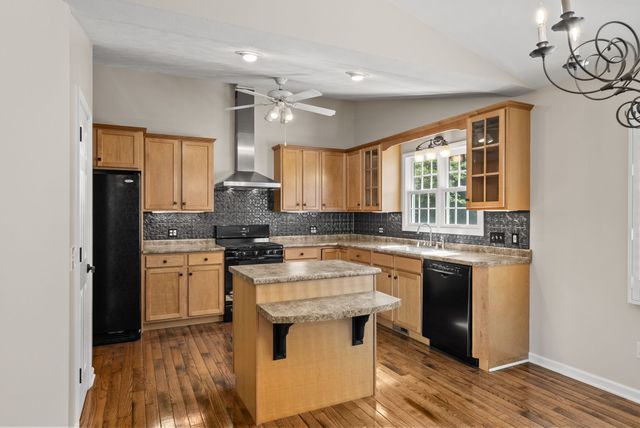 202 Partridge Pt, Cadiz, KY 42211