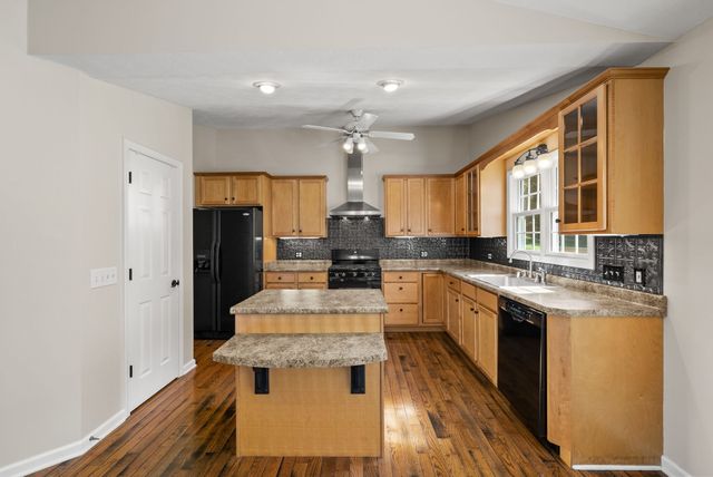 202 Partridge Pt, Cadiz, KY 42211