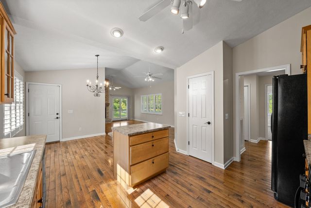 202 Partridge Pt, Cadiz, KY 42211