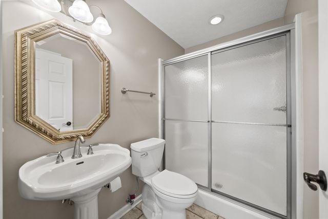 202 Partridge Pt, Cadiz, KY 42211