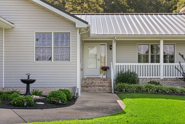 202 Partridge Pt, Cadiz, KY 42211