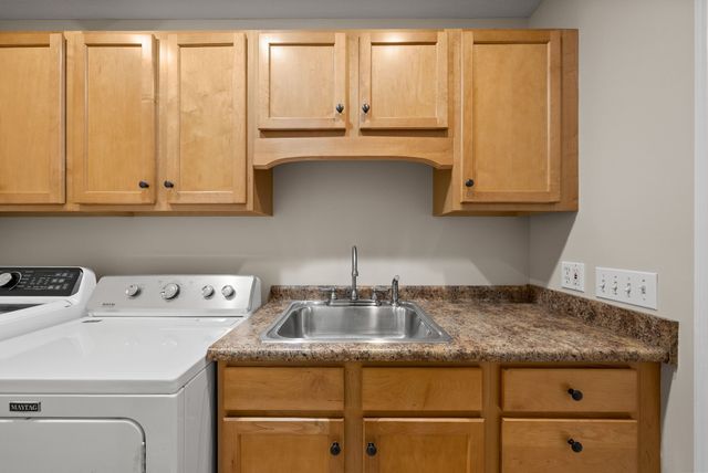 202 Partridge Pt, Cadiz, KY 42211