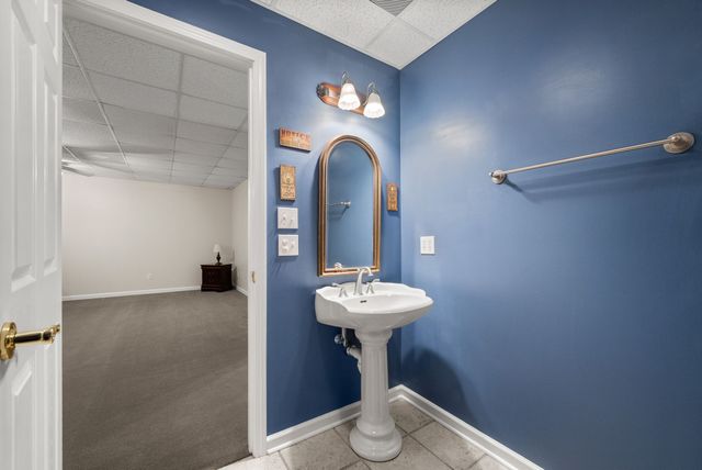 202 Partridge Pt, Cadiz, KY 42211