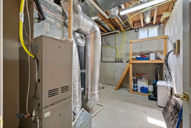 202 Partridge Pt, Cadiz, KY 42211