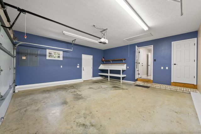 202 Partridge Pt, Cadiz, KY 42211