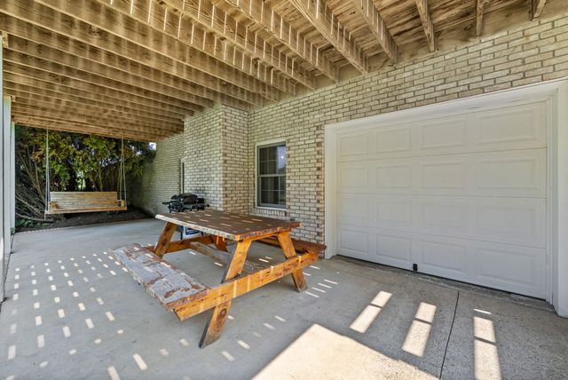 202 Partridge Pt, Cadiz, KY 42211