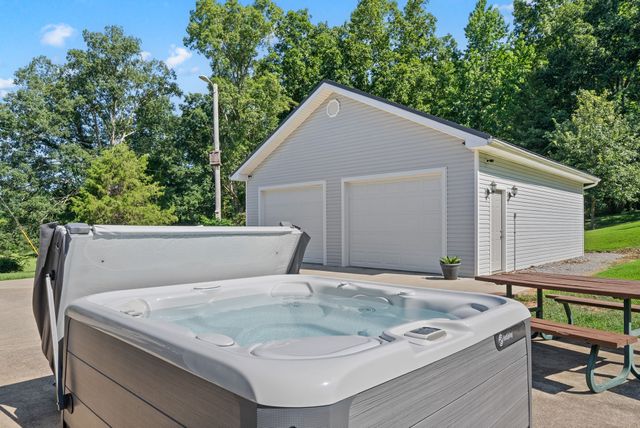 202 Partridge Pt, Cadiz, KY 42211