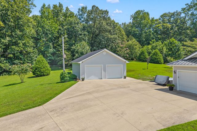 202 Partridge Pt, Cadiz, KY 42211
