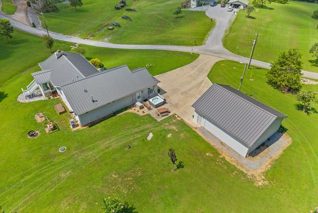 202 Partridge Pt, Cadiz, KY 42211