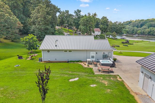 202 Partridge Pt, Cadiz, KY 42211