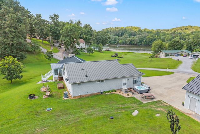202 Partridge Pt, Cadiz, KY 42211