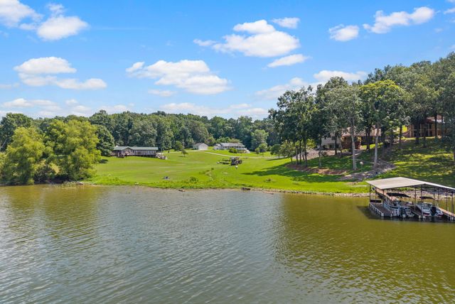 202 Partridge Pt, Cadiz, KY 42211