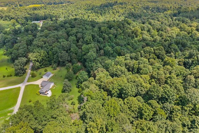 202 Partridge Pt, Cadiz, KY 42211