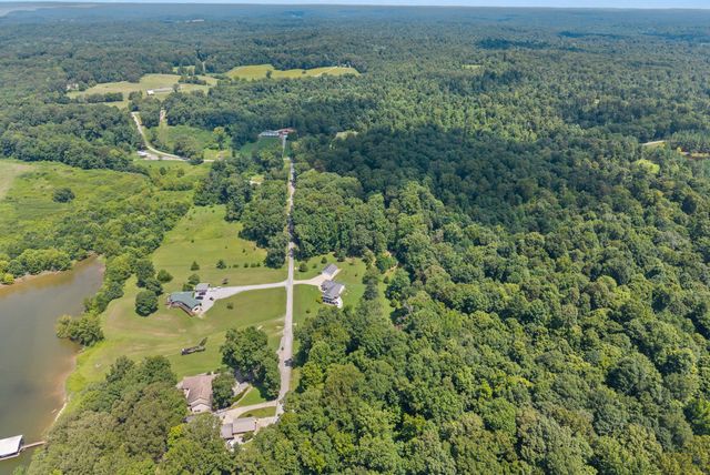 202 Partridge Pt, Cadiz, KY 42211