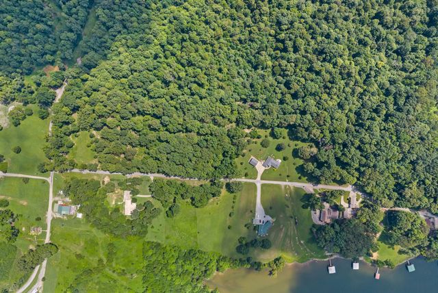 202 Partridge Pt, Cadiz, KY 42211