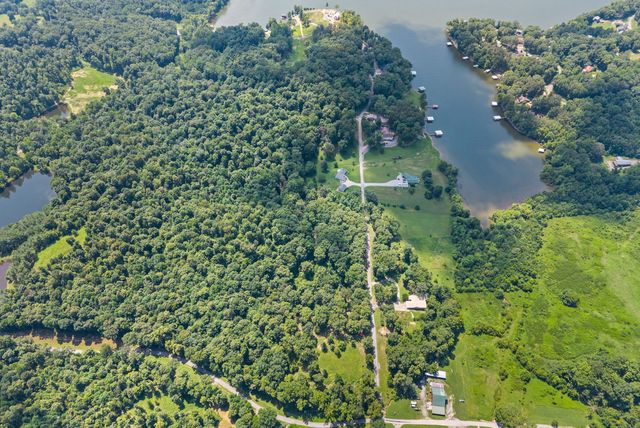 202 Partridge Pt, Cadiz, KY 42211