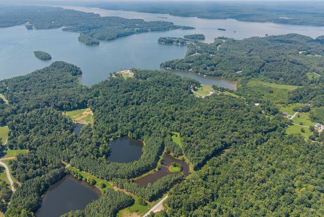 202 Partridge Pt, Cadiz, KY 42211