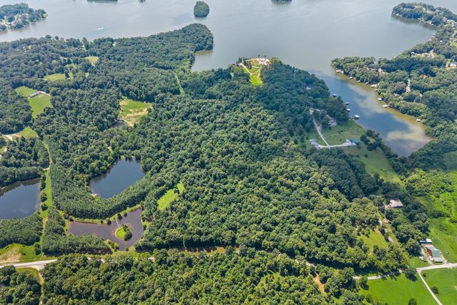 202 Partridge Pt, Cadiz, KY 42211