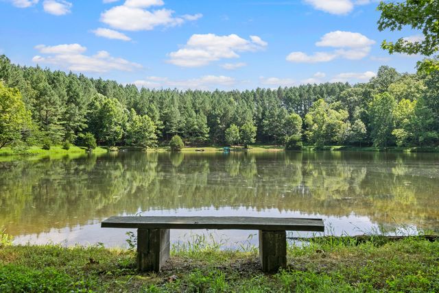 202 Partridge Pt, Cadiz, KY 42211