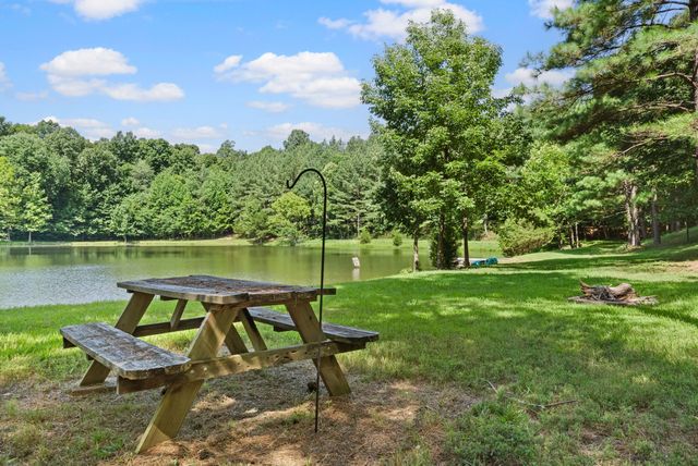 202 Partridge Pt, Cadiz, KY 42211