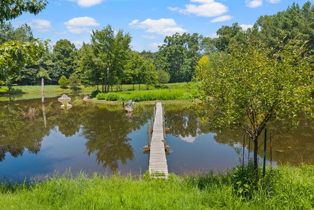 202 Partridge Pt, Cadiz, KY 42211