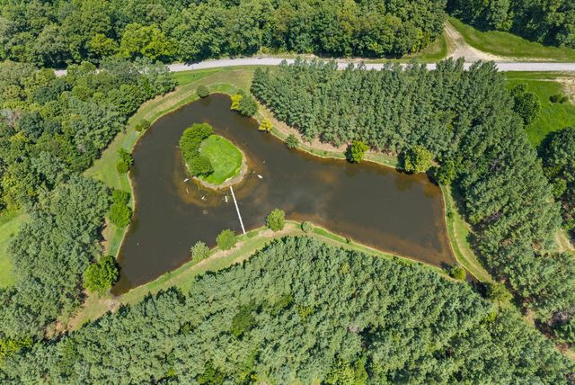 202 Partridge Pt, Cadiz, KY 42211