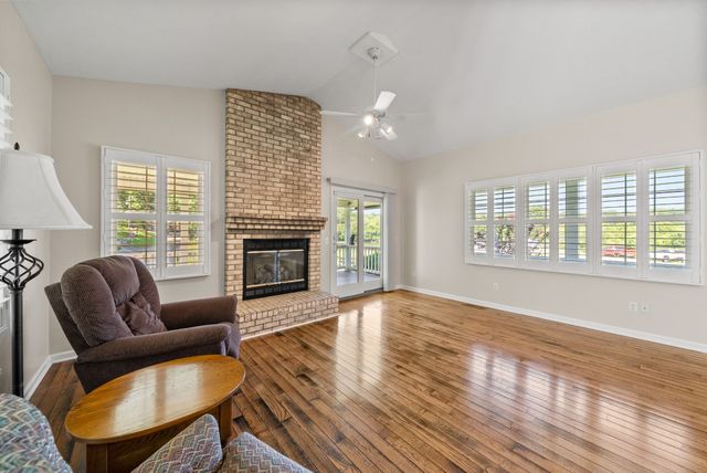 202 Partridge Pt, Cadiz, KY 42211