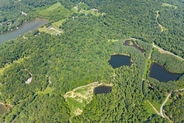 202 Partridge Pt, Cadiz, KY 42211