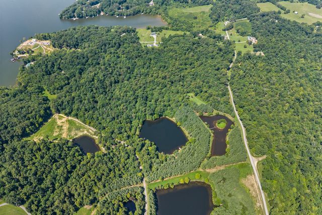 202 Partridge Pt, Cadiz, KY 42211