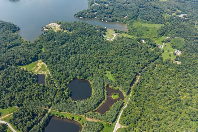 202 Partridge Pt, Cadiz, KY 42211