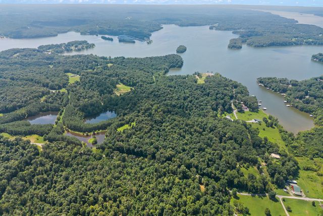 202 Partridge Pt, Cadiz, KY 42211