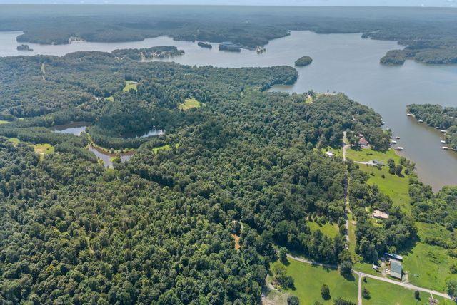 202 Partridge Pt, Cadiz, KY 42211