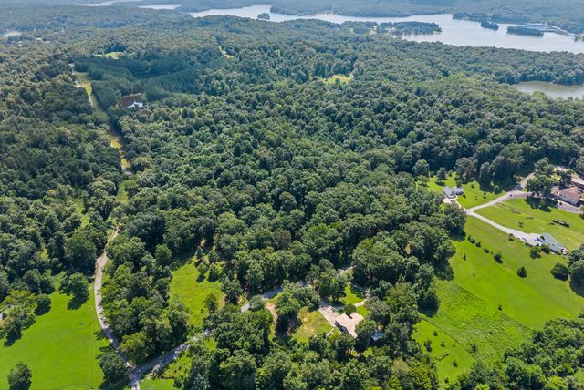 202 Partridge Pt, Cadiz, KY 42211