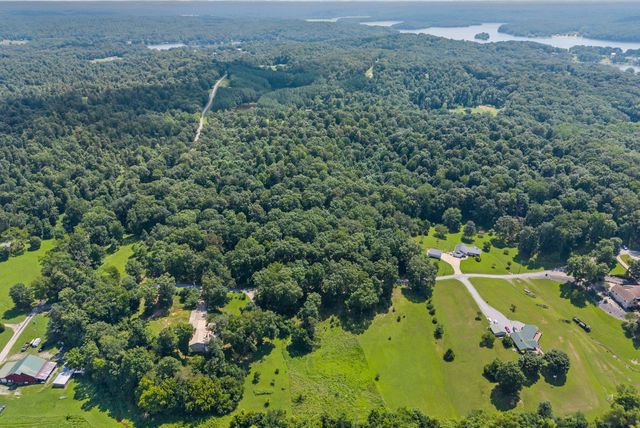 202 Partridge Pt, Cadiz, KY 42211