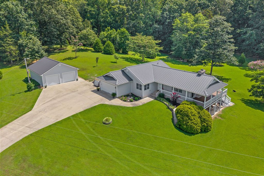 202 Partridge Pt, Cadiz, KY 42211