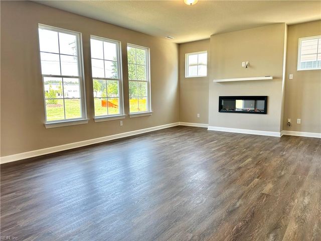 321 Station DR, Suffolk, VA 23434