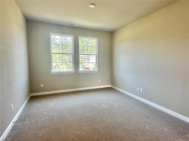 321 Station DR, Suffolk, VA 23434