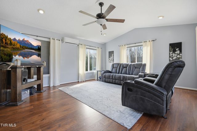 413 Fraley Avenue, Duffield, VA 24244