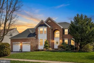2 CARRIAGE CT, East Windsor, NJ 08520